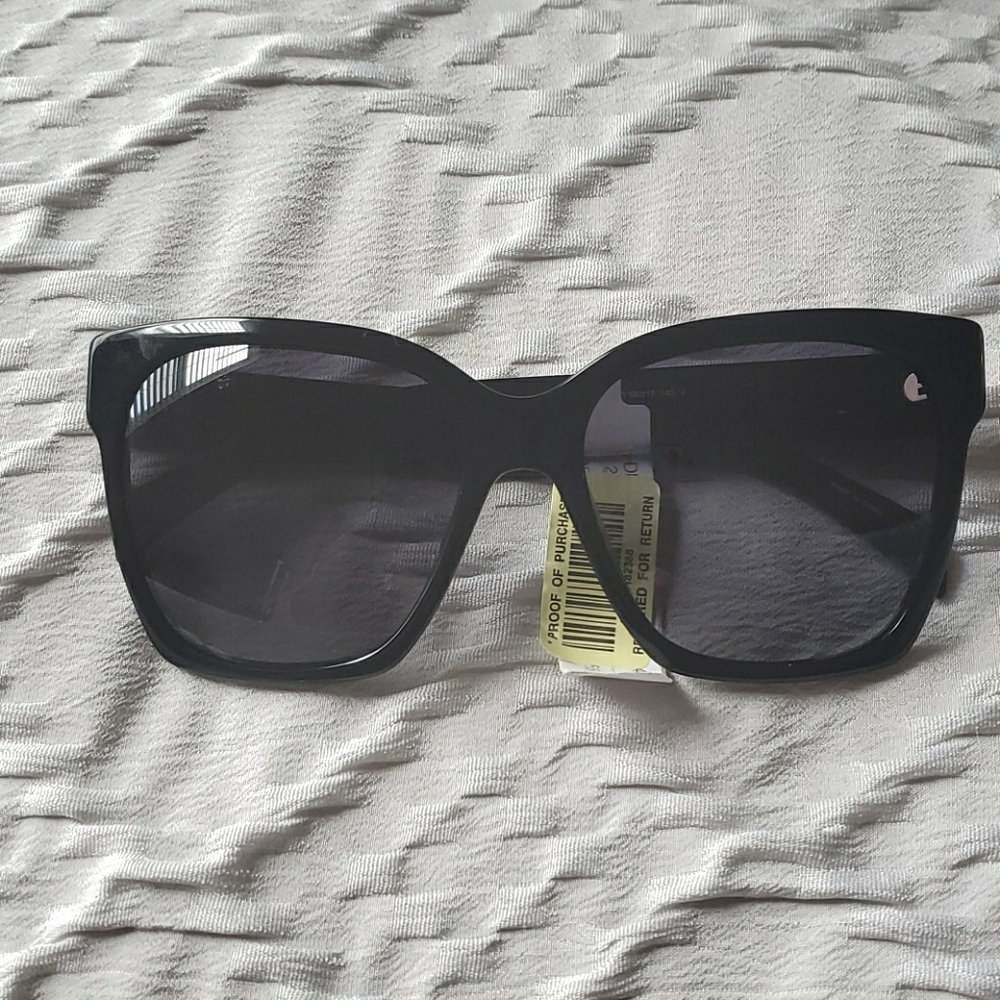 No longer available ******&Moschino Sunglasses 🕶